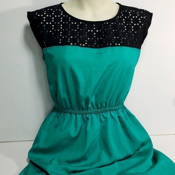 Bebop Green & Black Dress - Picture 1 of 7